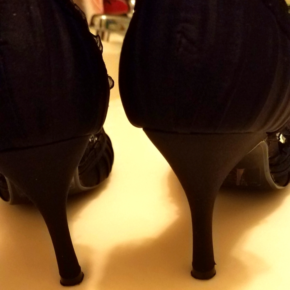 HIGH HEEL SHOES
